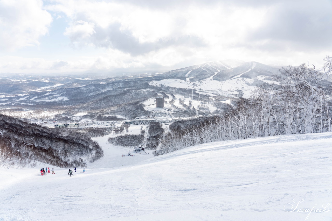 ルスツリゾート　2日間の吹雪の後の青空。たっぷり新雪が降り積もった樹氷林の中を滑る！